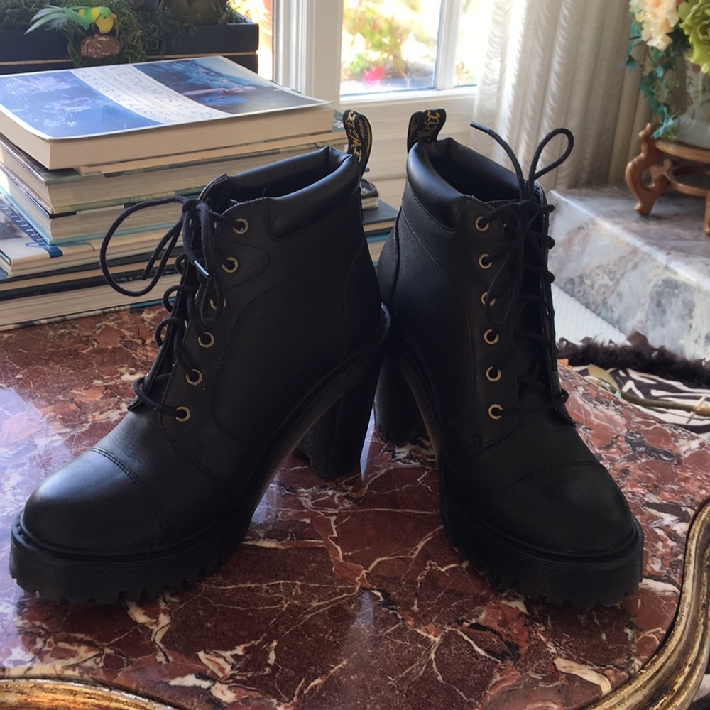 Dr. Martens Averil Boot